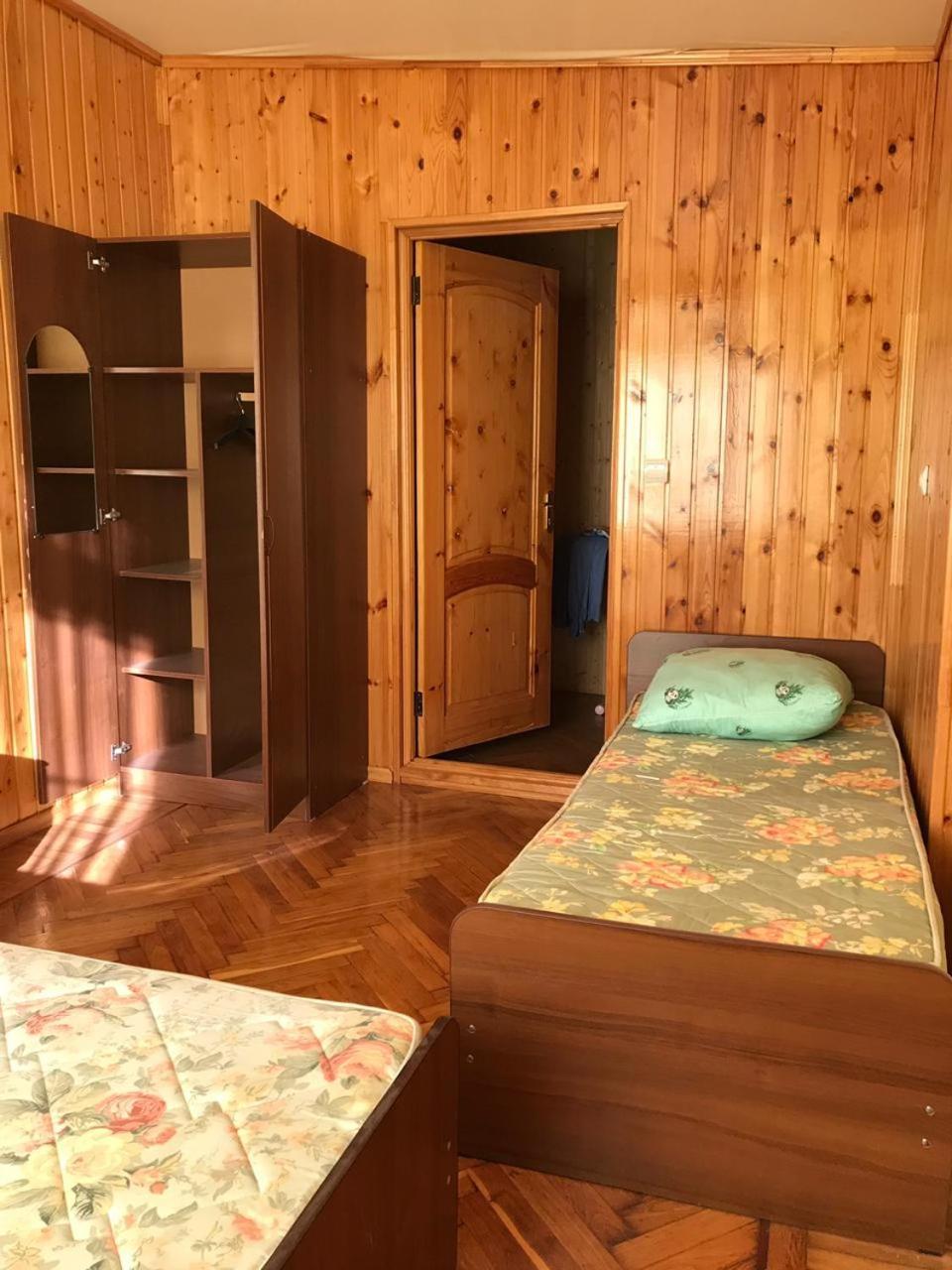 Гостевой Дом С Садом Hotel Gagra Exterior foto